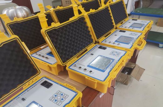 為上海客戶定制的7臺氧化鋅避雷器阻性電流測試儀完成了！